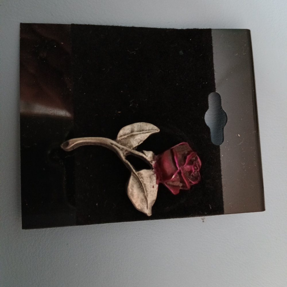 Vintage-Inspired Red Rose Pin Brooch